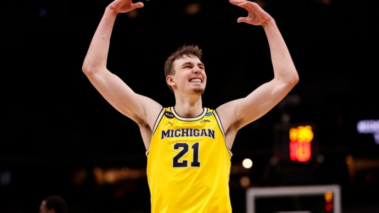 更需面对球 更需面对球