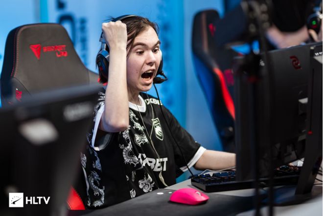 黄牌数是衡 黄牌数是衡